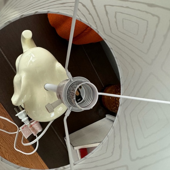 Elephant lamp with chevron shade - Picture 3 of 5